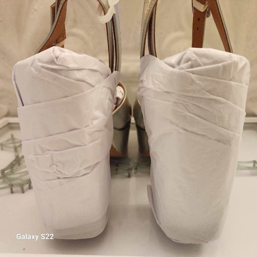 Lisa Vicky Silver Metallic "Jazz" Platform sandals. NIB. Size 9 - Picture 6 of 9
